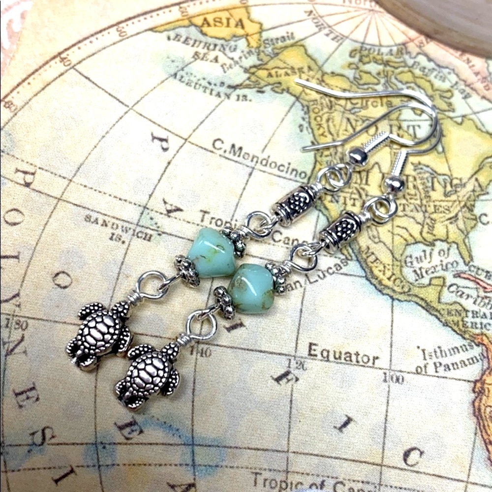 NWOT Sea turtles green & silver lightweight ear